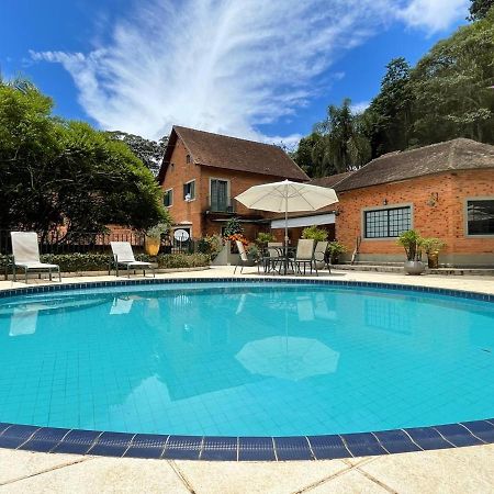 Villa Serena Bed & Breakfast Ембу Екстер'єр фото