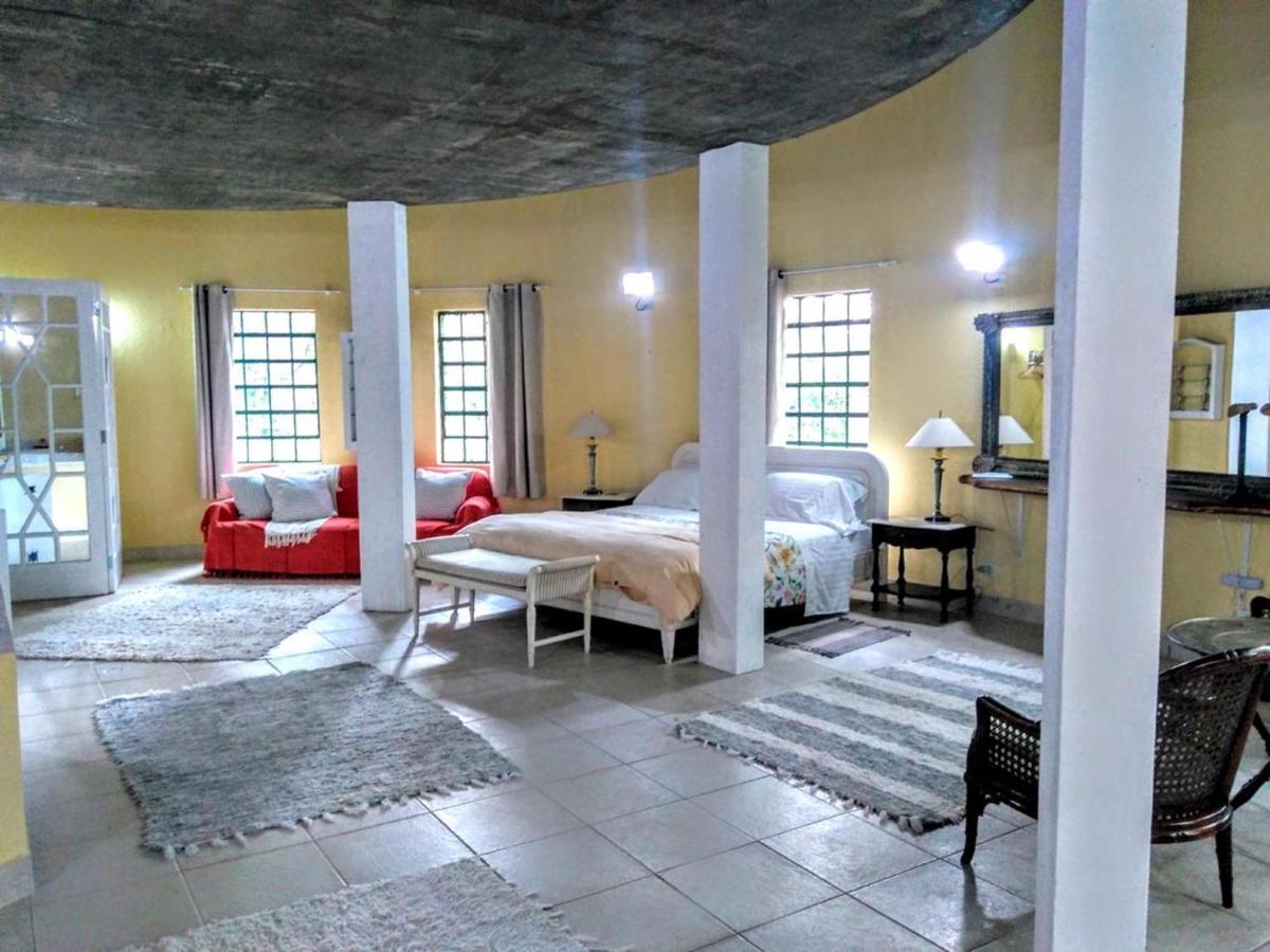 Villa Serena Bed & Breakfast Ембу Екстер'єр фото