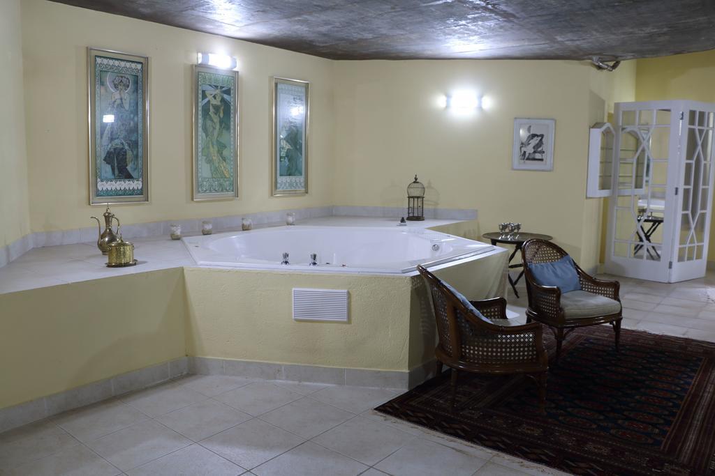 Villa Serena Bed & Breakfast Ембу Екстер'єр фото