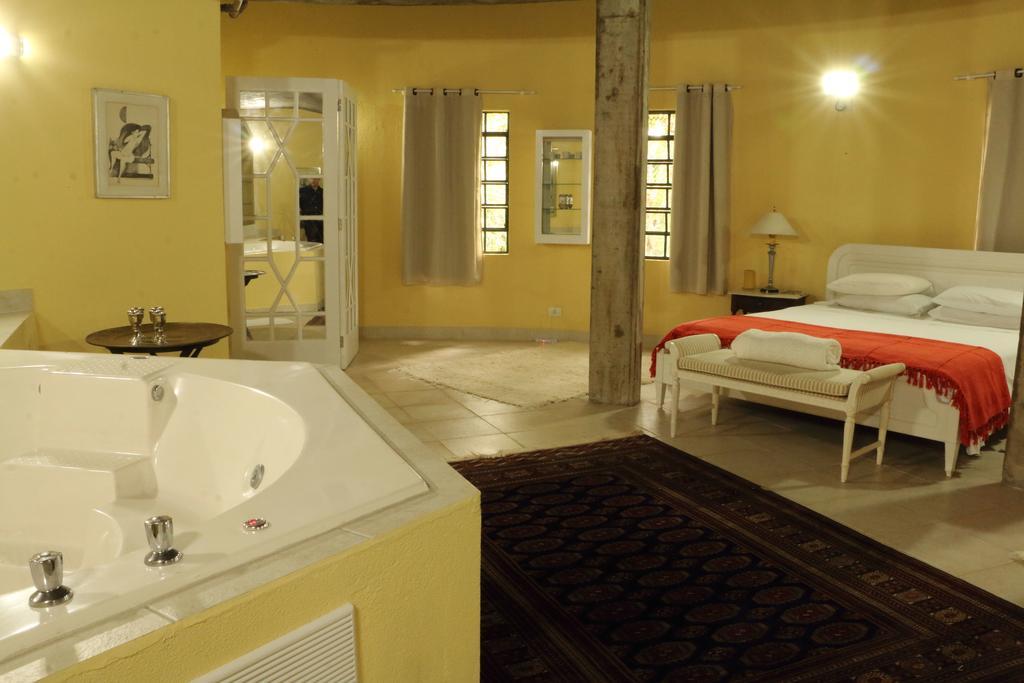 Villa Serena Bed & Breakfast Ембу Екстер'єр фото