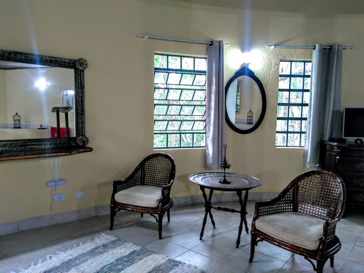 Villa Serena Bed & Breakfast Ембу Екстер'єр фото