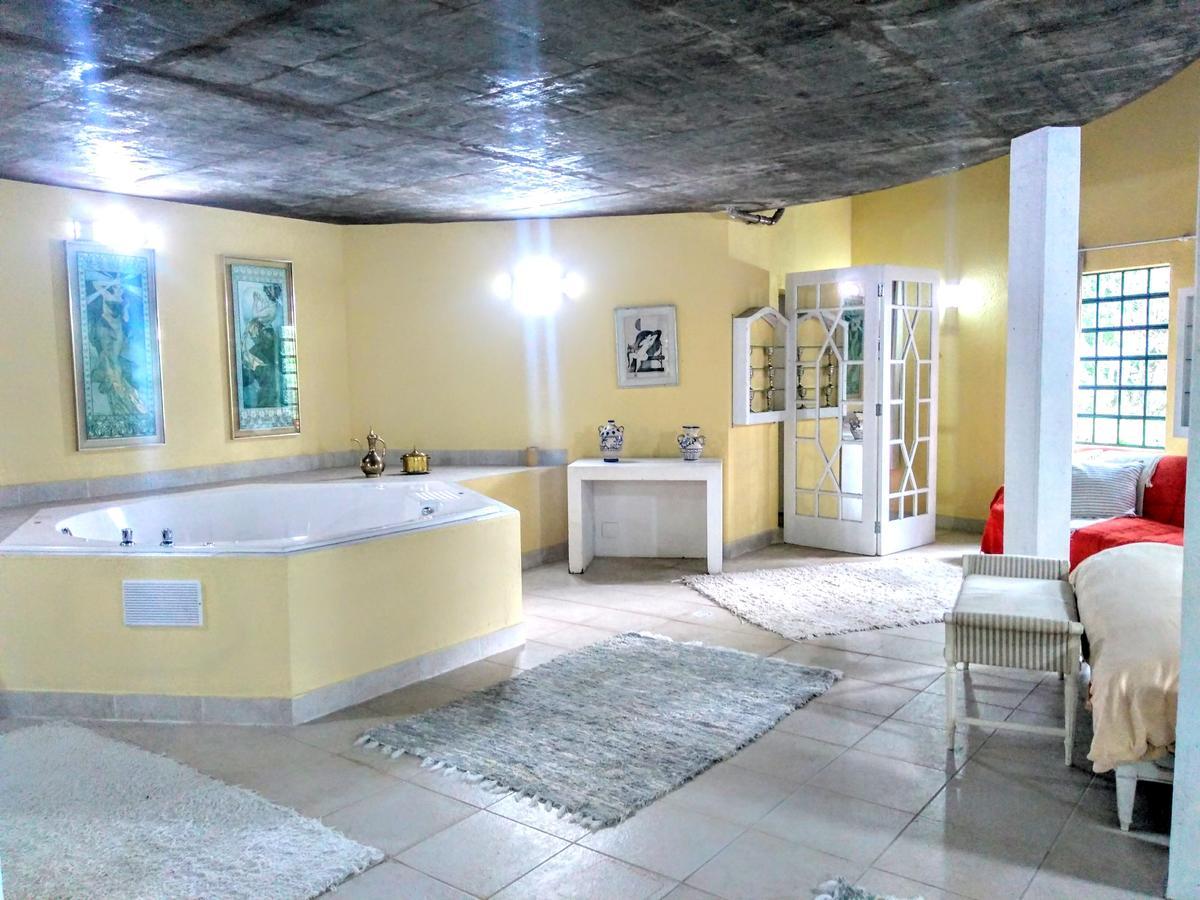 Villa Serena Bed & Breakfast Ембу Екстер'єр фото